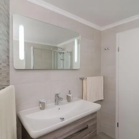 Sea View Apartment 10 Minutes Walk From Old City Dubrovnik Exterior photo
