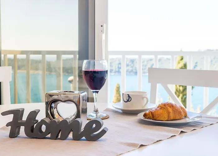Sea View Apartment 10 Minutes Walk From Old City