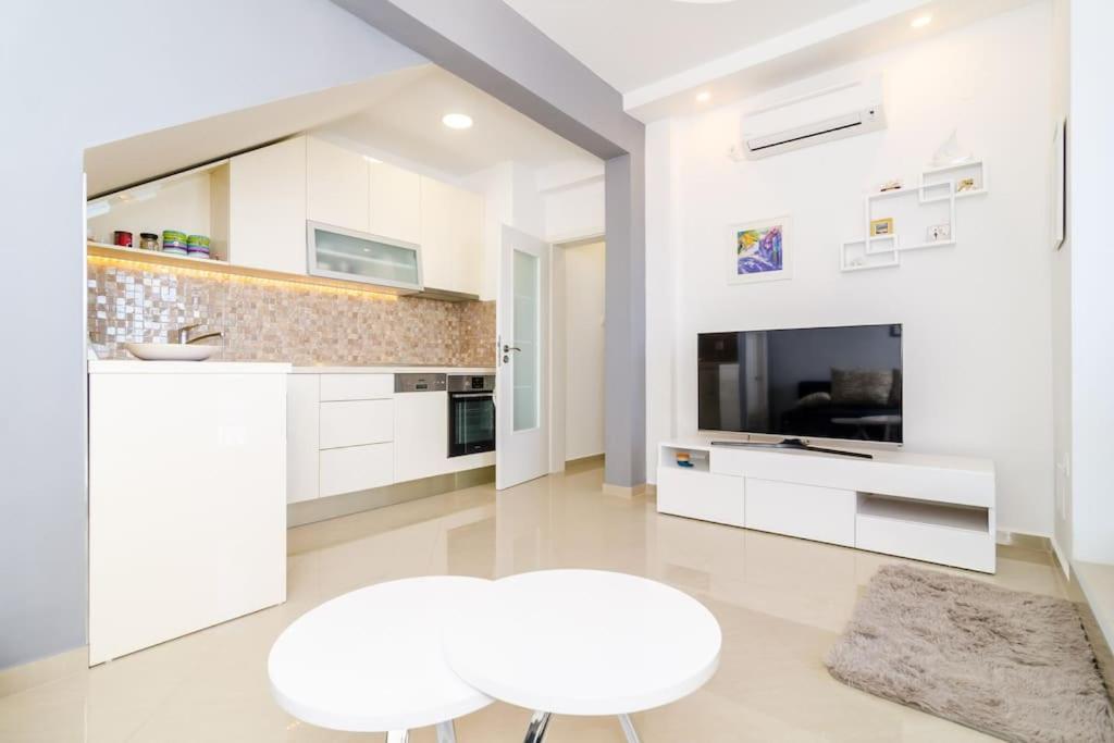 Apartman Sea View 10 Minutes Walk From Old