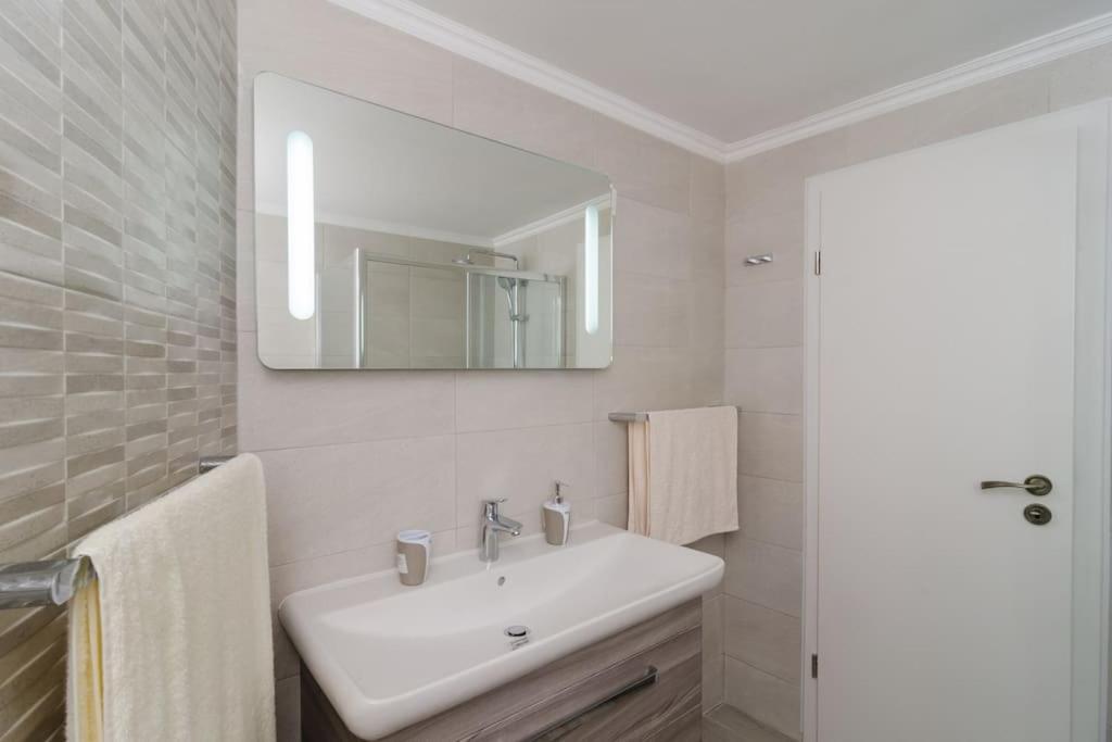 Apartman Sea View 10 Minutes Walk From Old